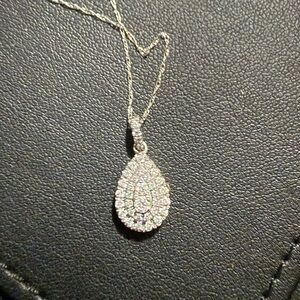 Michael Hill 10k Teardrop Pendant Necklace